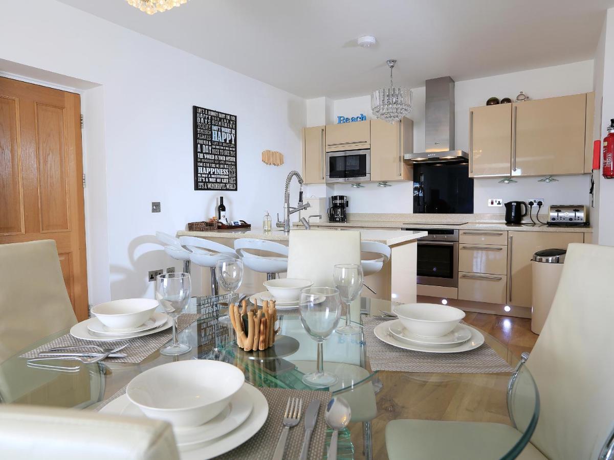 1 At The Beach Beesands Екстер'єр фото