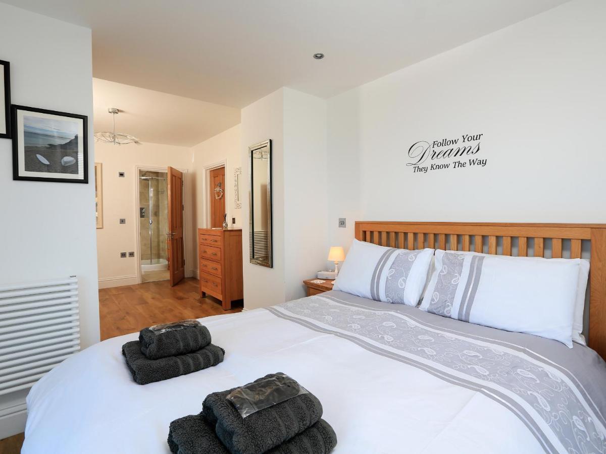 1 At The Beach Beesands Екстер'єр фото