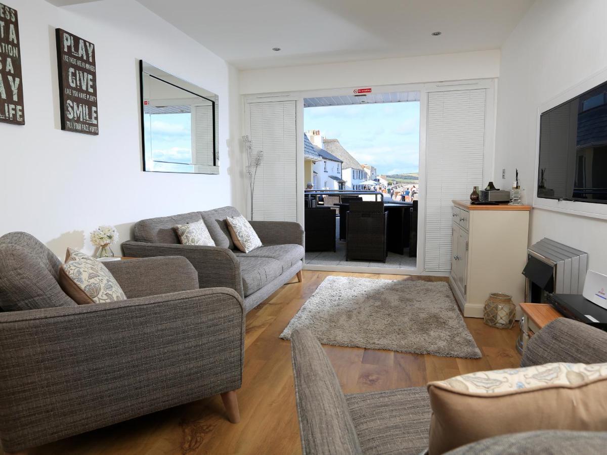1 At The Beach Beesands Екстер'єр фото